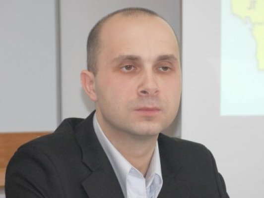 Mihai Petre, pe Facebook: Am cel mai profund dezgust faţă de toţi colegii din PDL care pleacă la USL, demisionează din partid şi candidează ca independenţi